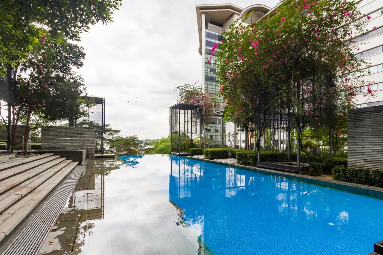 Pj8 Service Suites By Airhost Petaling Jaya Exterior photo