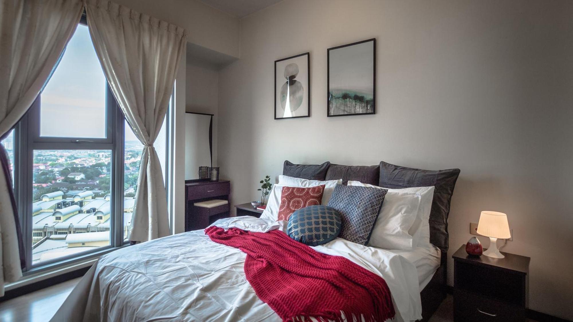 Pj8 Service Suites By Airhost Petaling Jaya Exterior photo