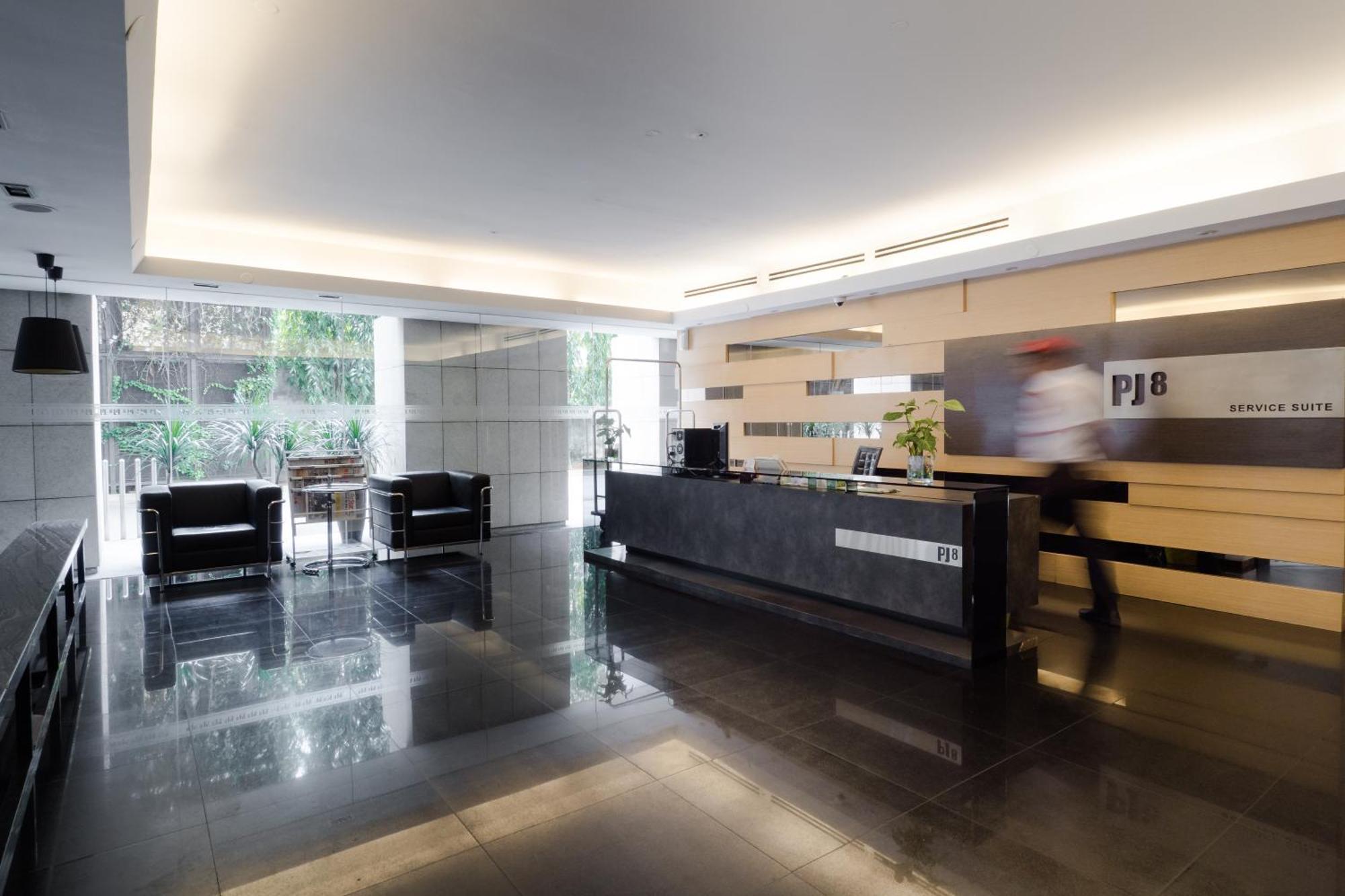Pj8 Service Suites By Airhost Petaling Jaya Exterior photo